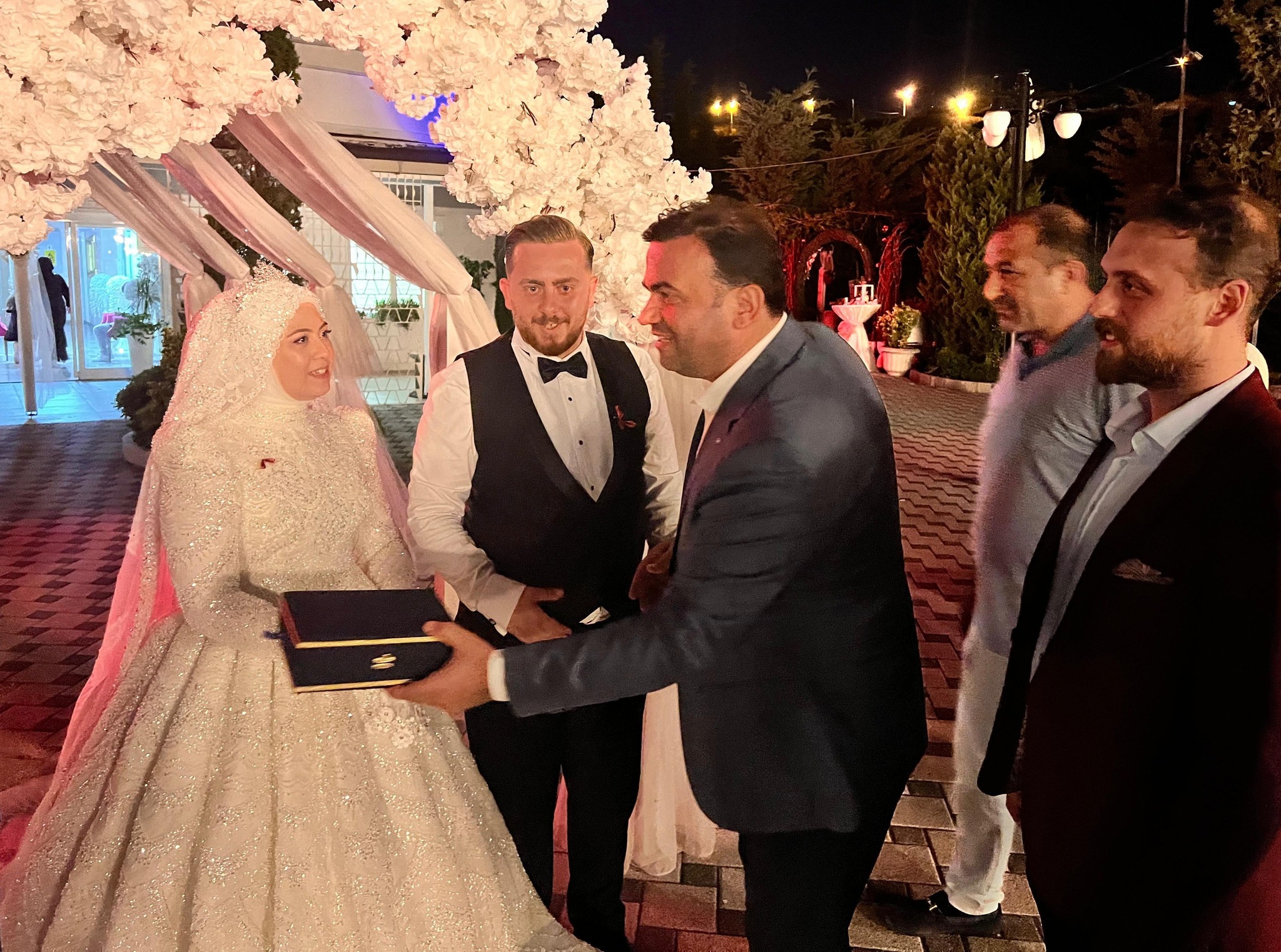 Ergün ve Töre ailelerinin evlatları Betül ile Muhammet’in düğün merasimine katıldık.