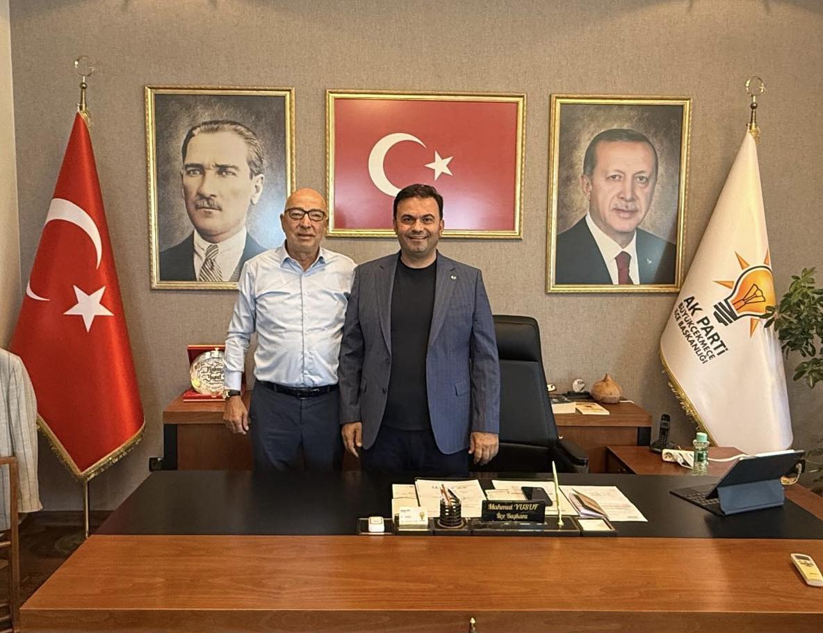 Gürpınar Minibüsçüler Oda Başkanı Sn. Hasan Soran, İlçe Başkanımız Sn. Mahmut Yusuf’u makamında ziyaret etti.