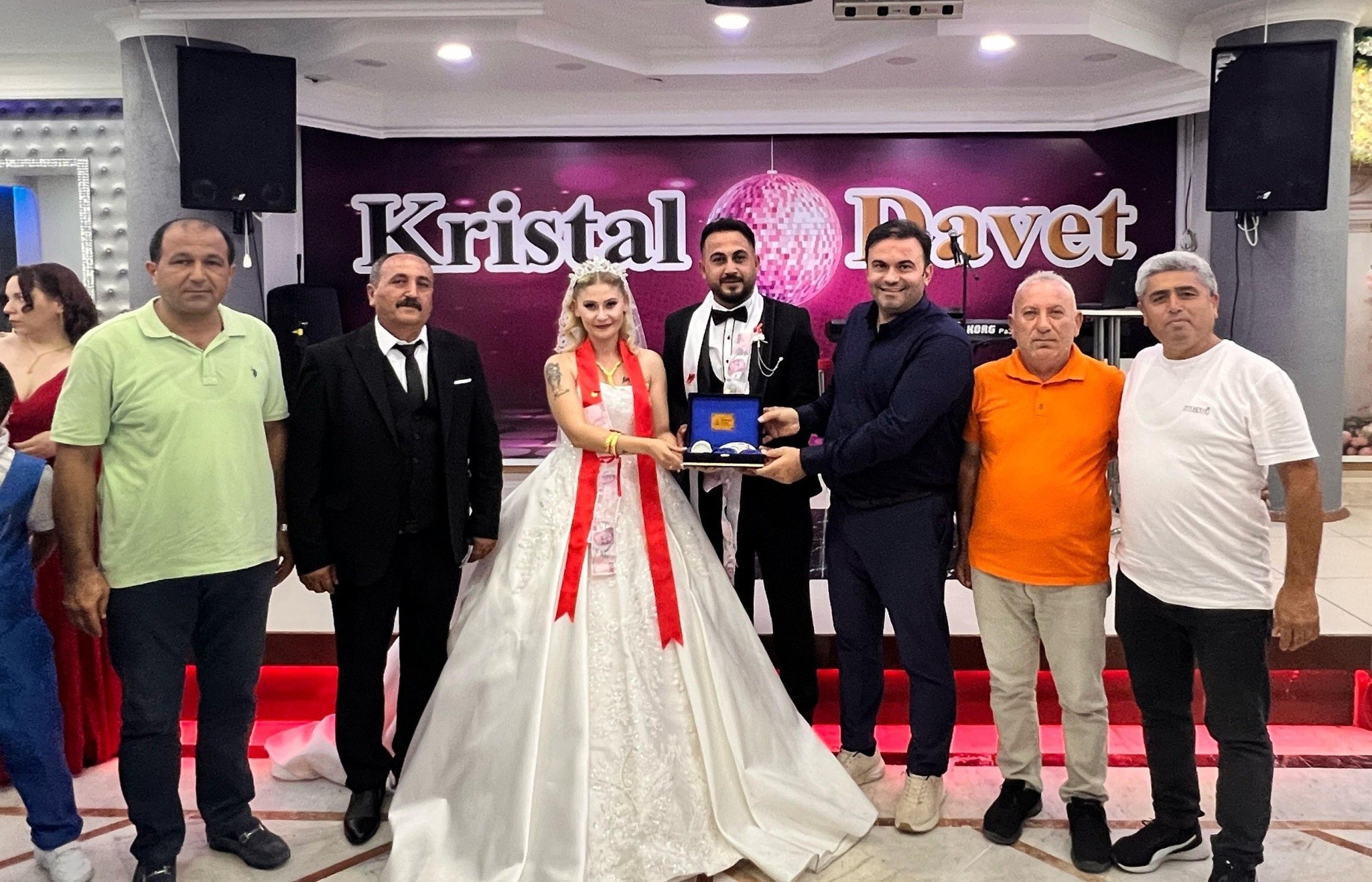 Öztürk ve Türkyılmaz ailelerinin evlatları Emine ile Sezer’in düğün merasimine katıldık